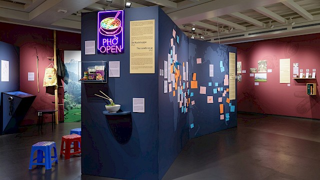 Ausstellungsansicht "Symphởnie der Gewürze", Foto: Kathrin Leuenberger, 2026.